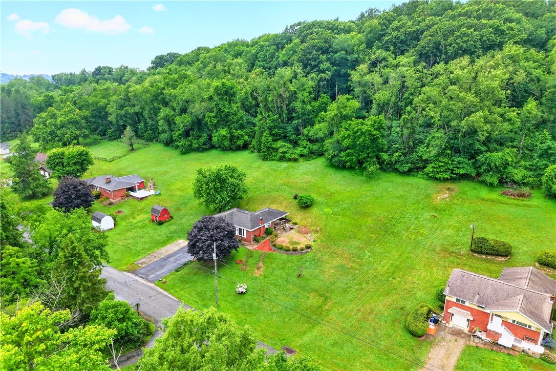 27 Barnhart Rd, Greensburg, PA 15601