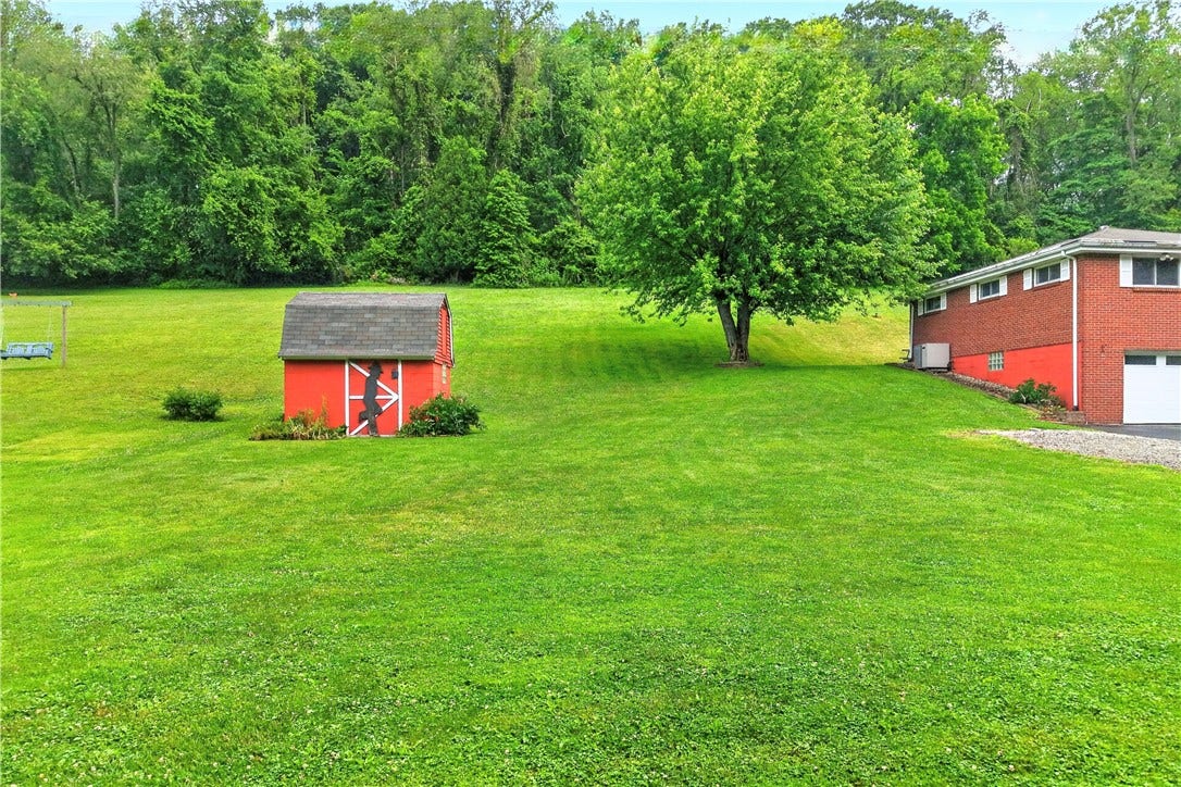 27 Barnhart Rd, Greensburg, PA 15601