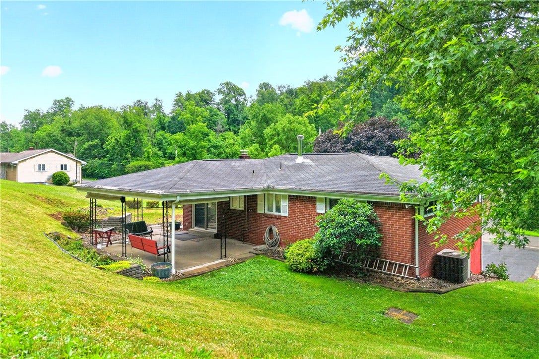27 Barnhart Rd, Greensburg, PA 15601