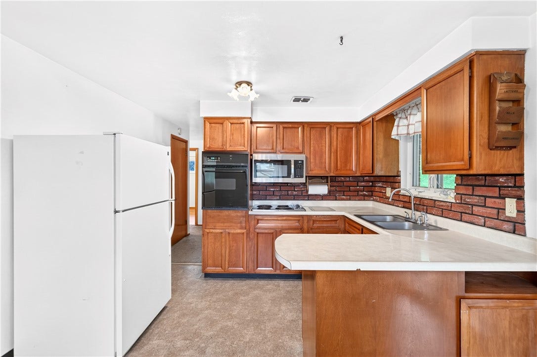 27 Barnhart Rd, Greensburg, PA 15601