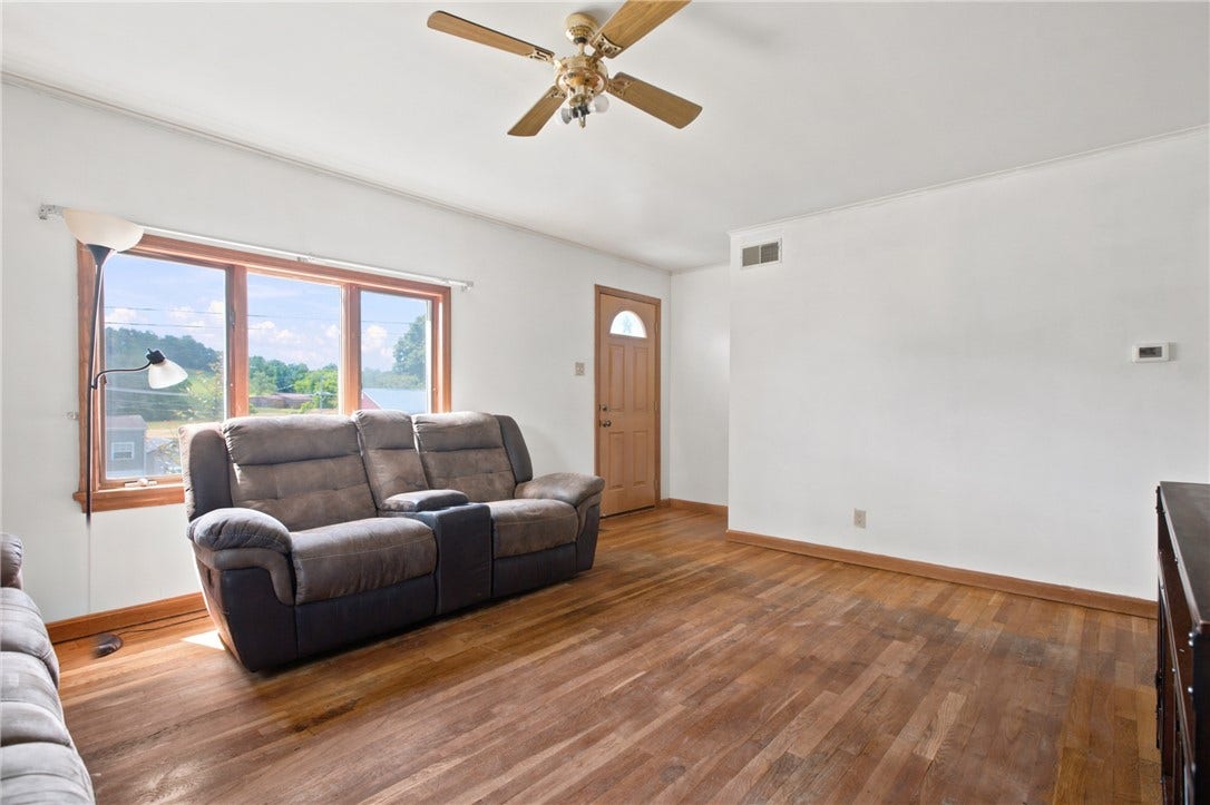 650 Mcclane Farm Rd, Washington, PA 15301