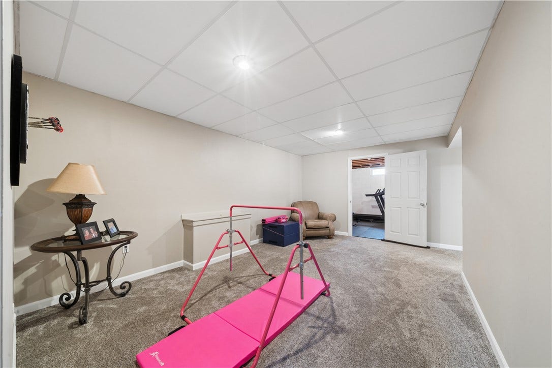 518 Southfield Dr, Greensburg, PA 15601