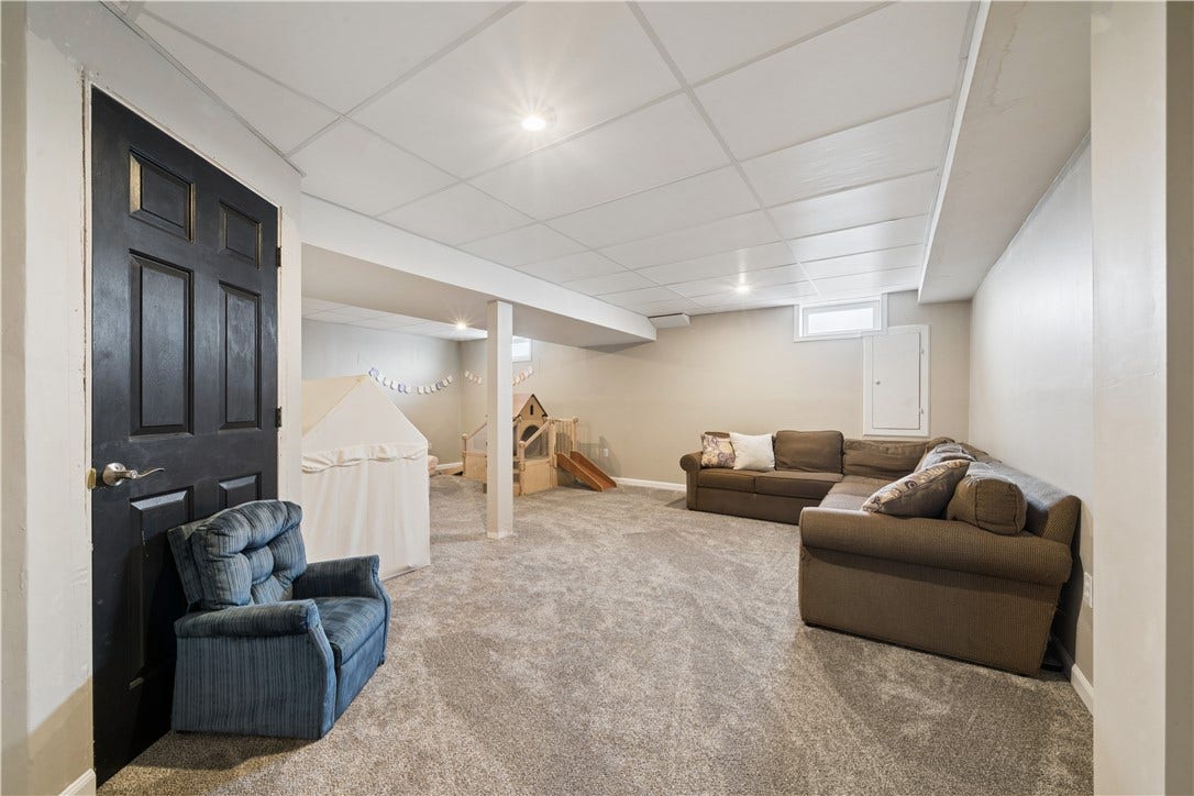 518 Southfield Dr, Greensburg, PA 15601