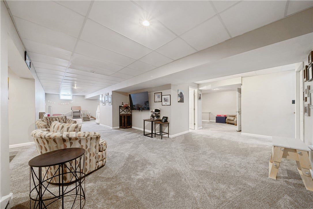 518 Southfield Dr, Greensburg, PA 15601