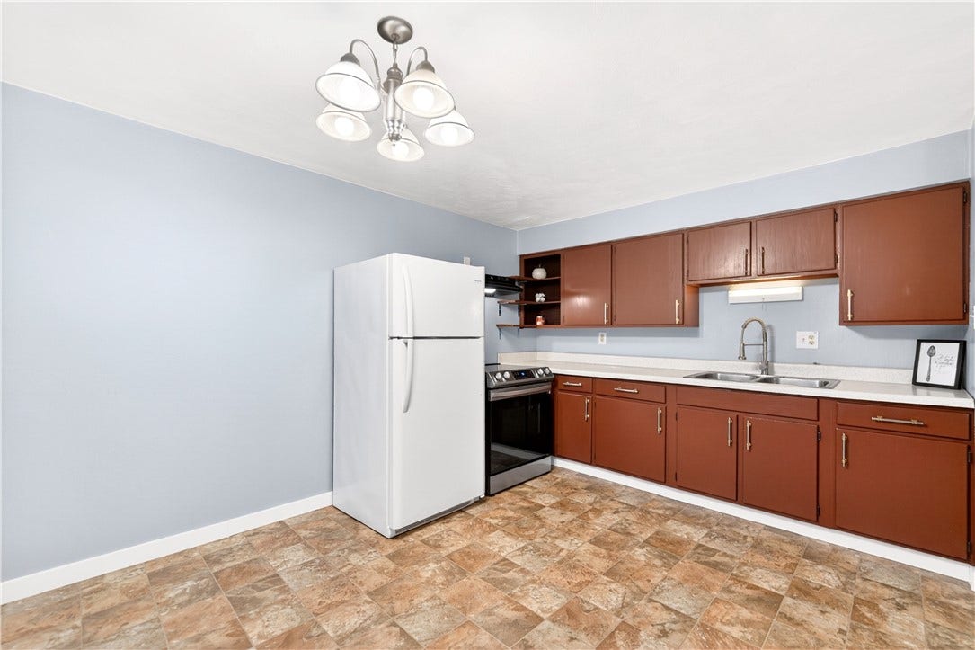 930 ACADEMY HEIGHTS DR, Greensburg, PA 15601