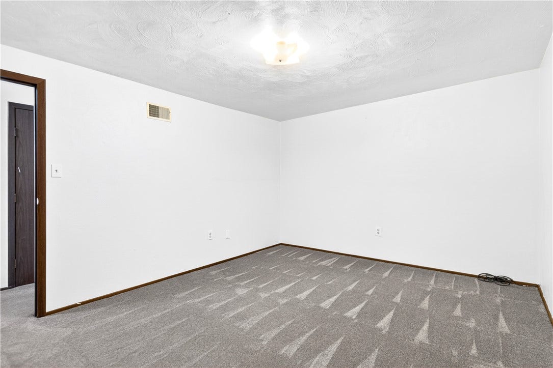 930 ACADEMY HEIGHTS DR, Greensburg, PA 15601
