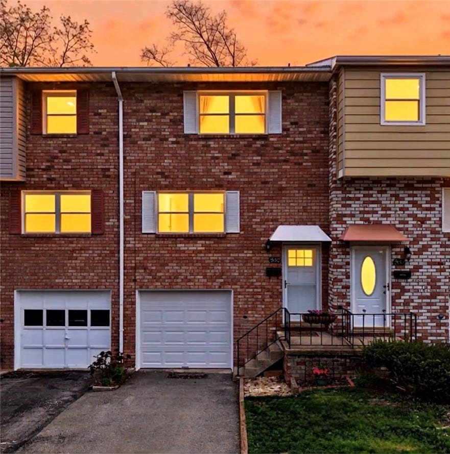 930 ACADEMY HEIGHTS DR, Greensburg, PA 15601