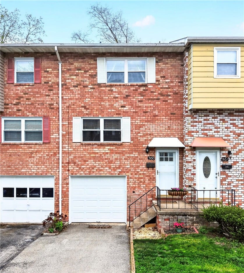 930 ACADEMY HEIGHTS DR, Greensburg, PA 15601