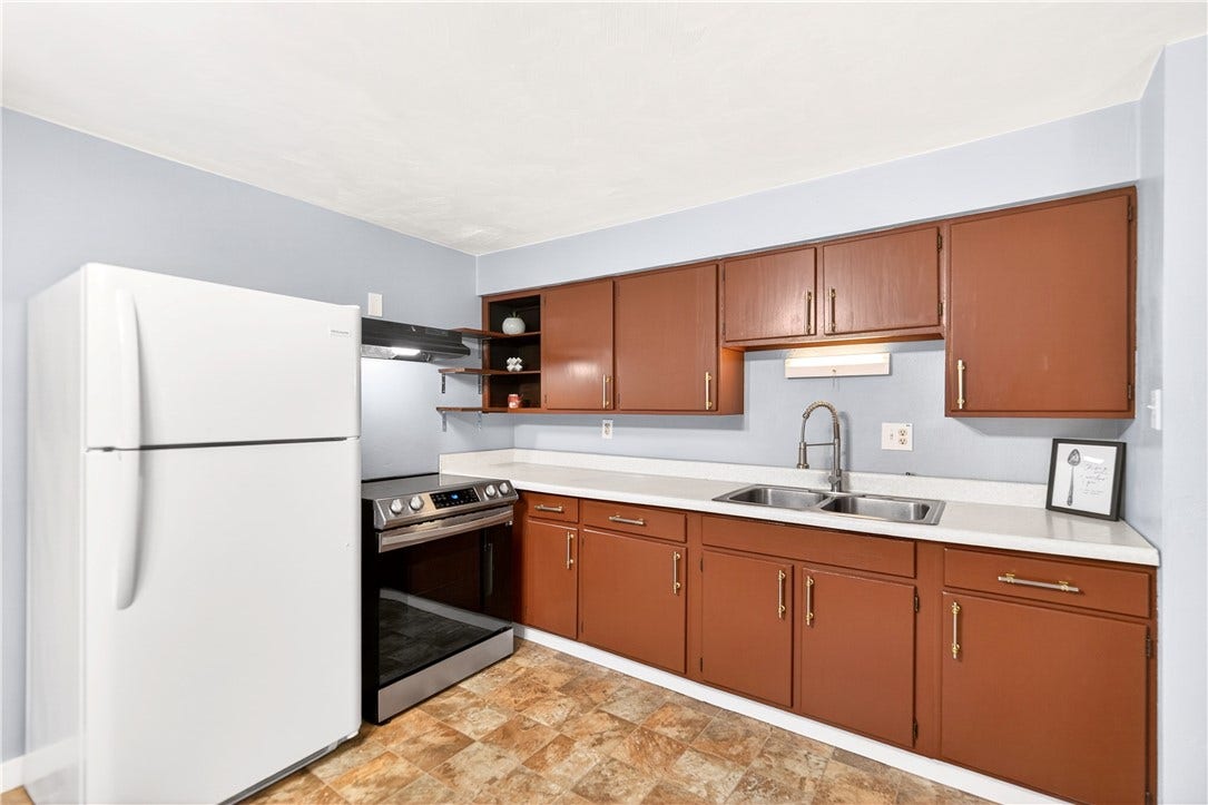 930 ACADEMY HEIGHTS DR, Greensburg, PA 15601