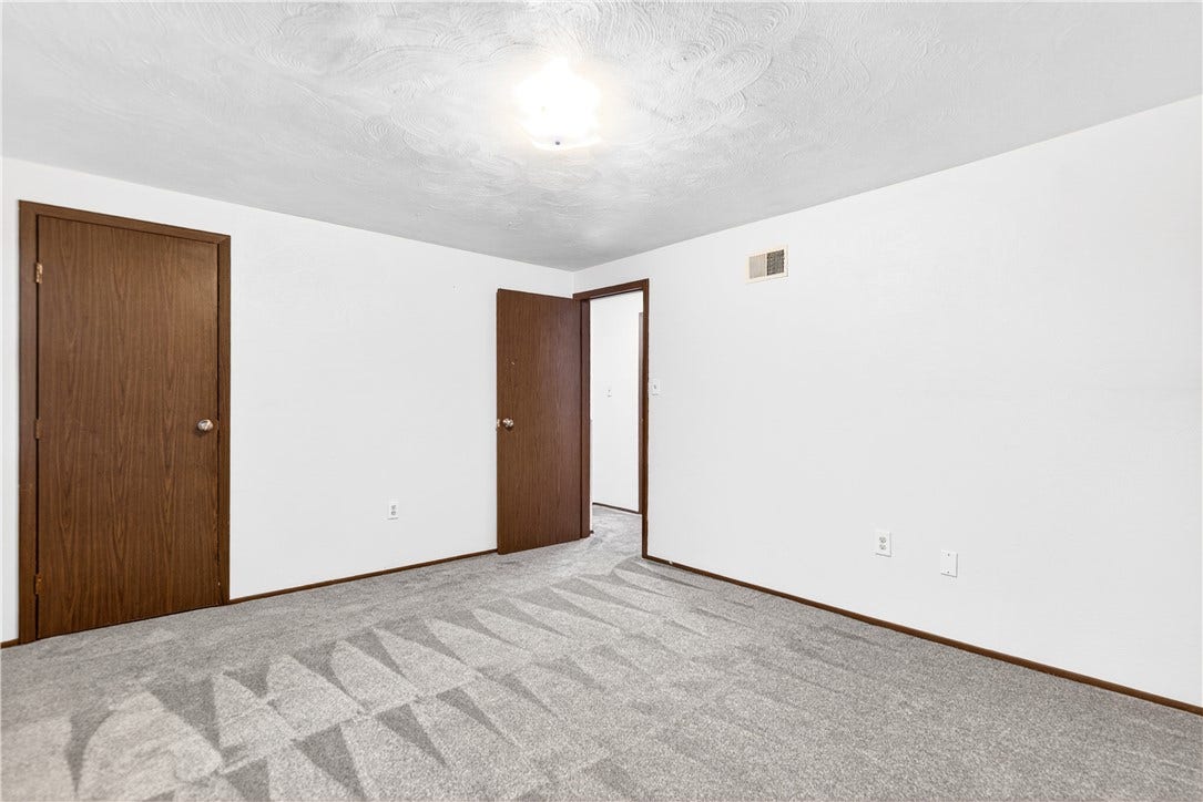 930 ACADEMY HEIGHTS DR, Greensburg, PA 15601