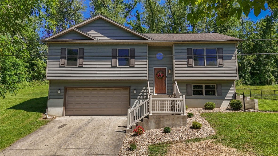 124 Debolt Ave, Masontown, PA 15461