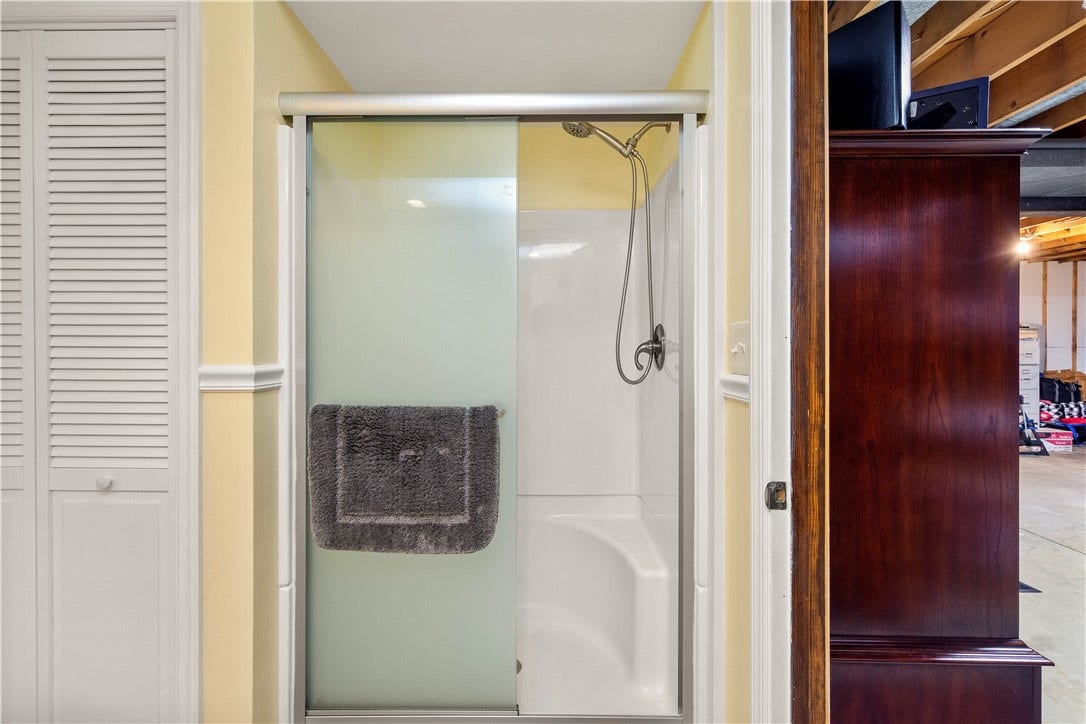 Full updated basement bath.