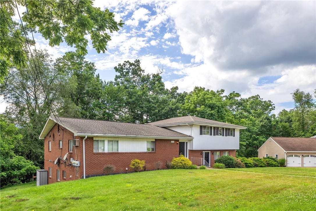 616 Woodburn Lane, Greensburg, PA 15601