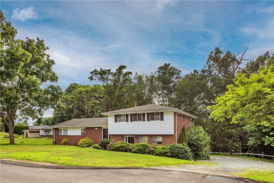 616 Woodburn Lane, Greensburg, PA 15601