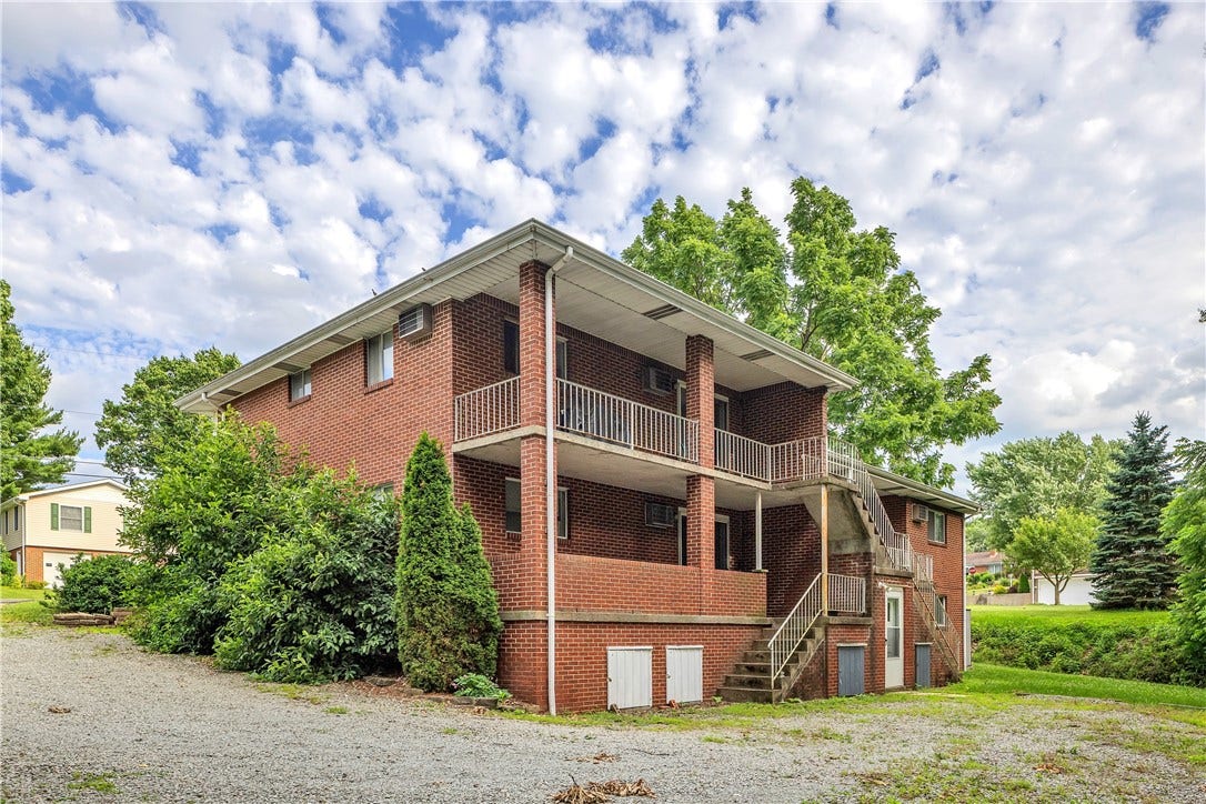 616 Woodburn Lane, Greensburg, PA 15601