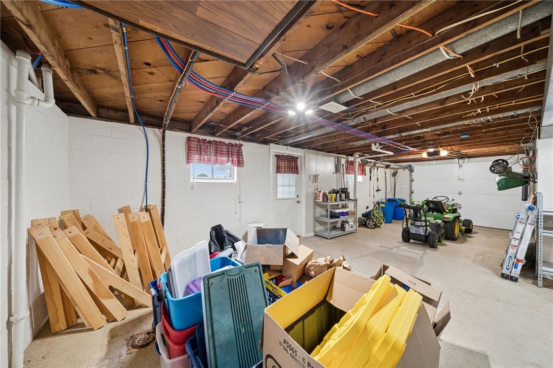 11 Angott Rd, Washington, PA 15301