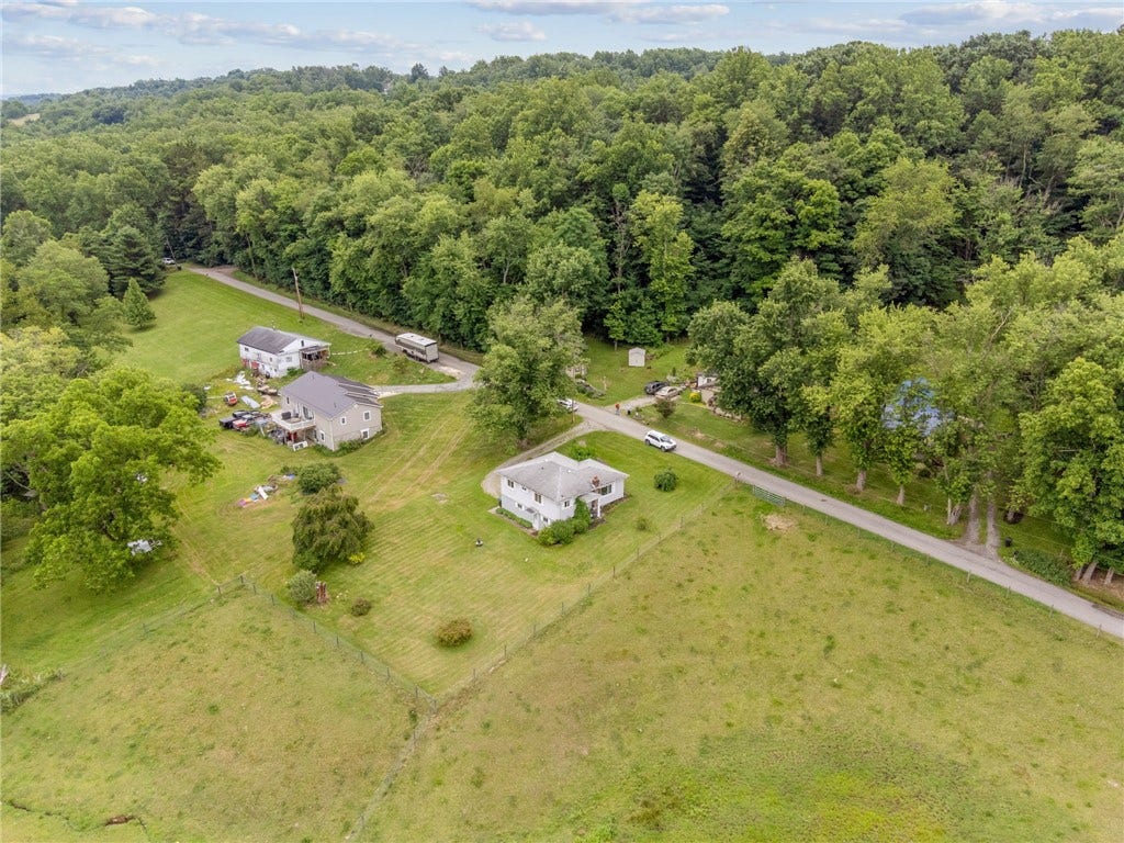 11 Angott Rd, Washington, PA 15301