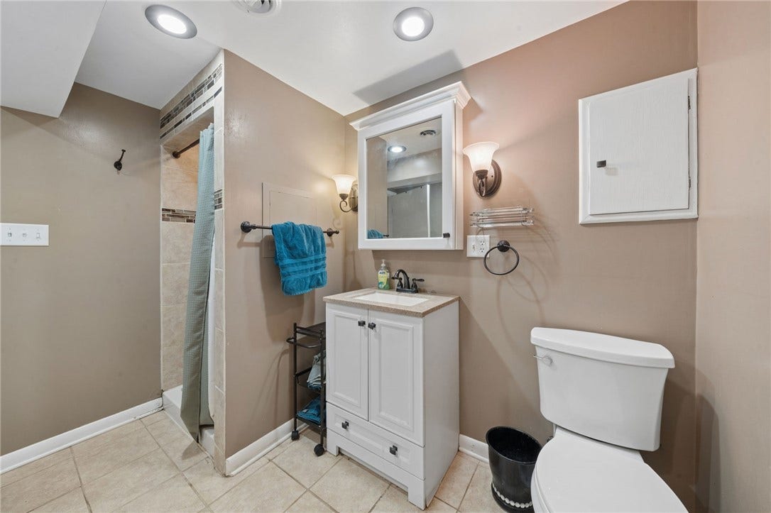 11 Angott Rd, Washington, PA 15301
