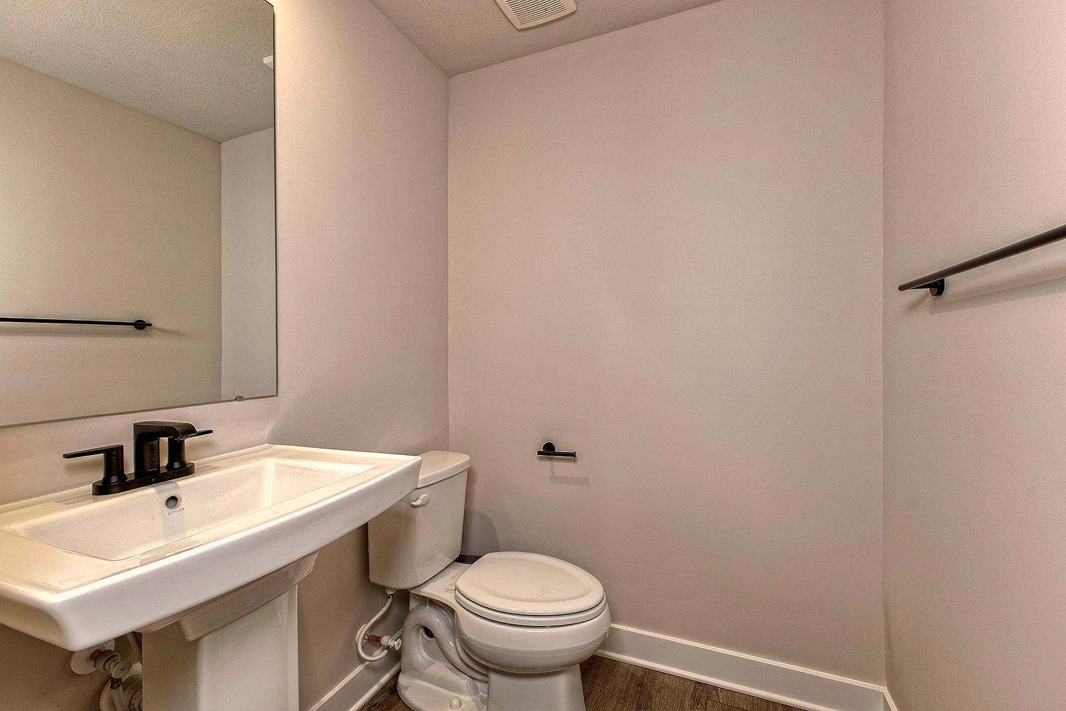 5002 Wellington Ct, Jeannette, PA 15644