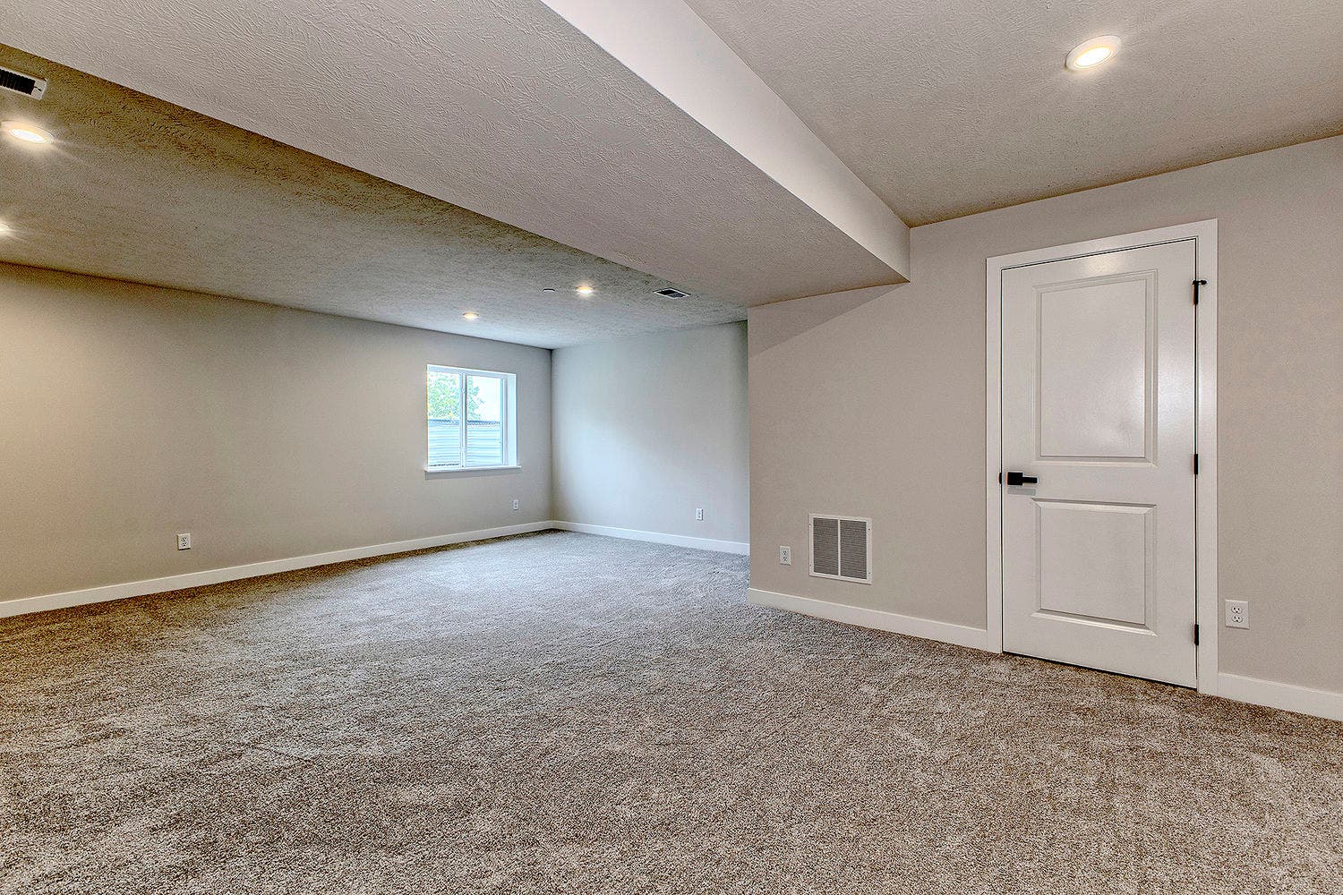 5002 Wellington Ct, Jeannette, PA 15644