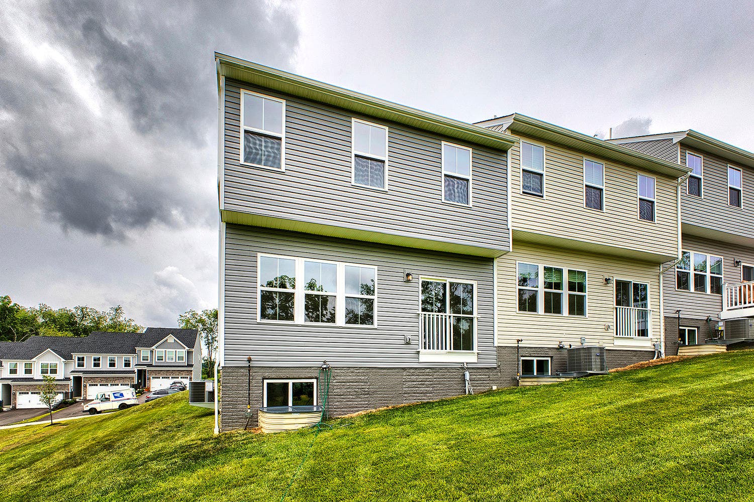 5002 Wellington Ct, Jeannette, PA 15644