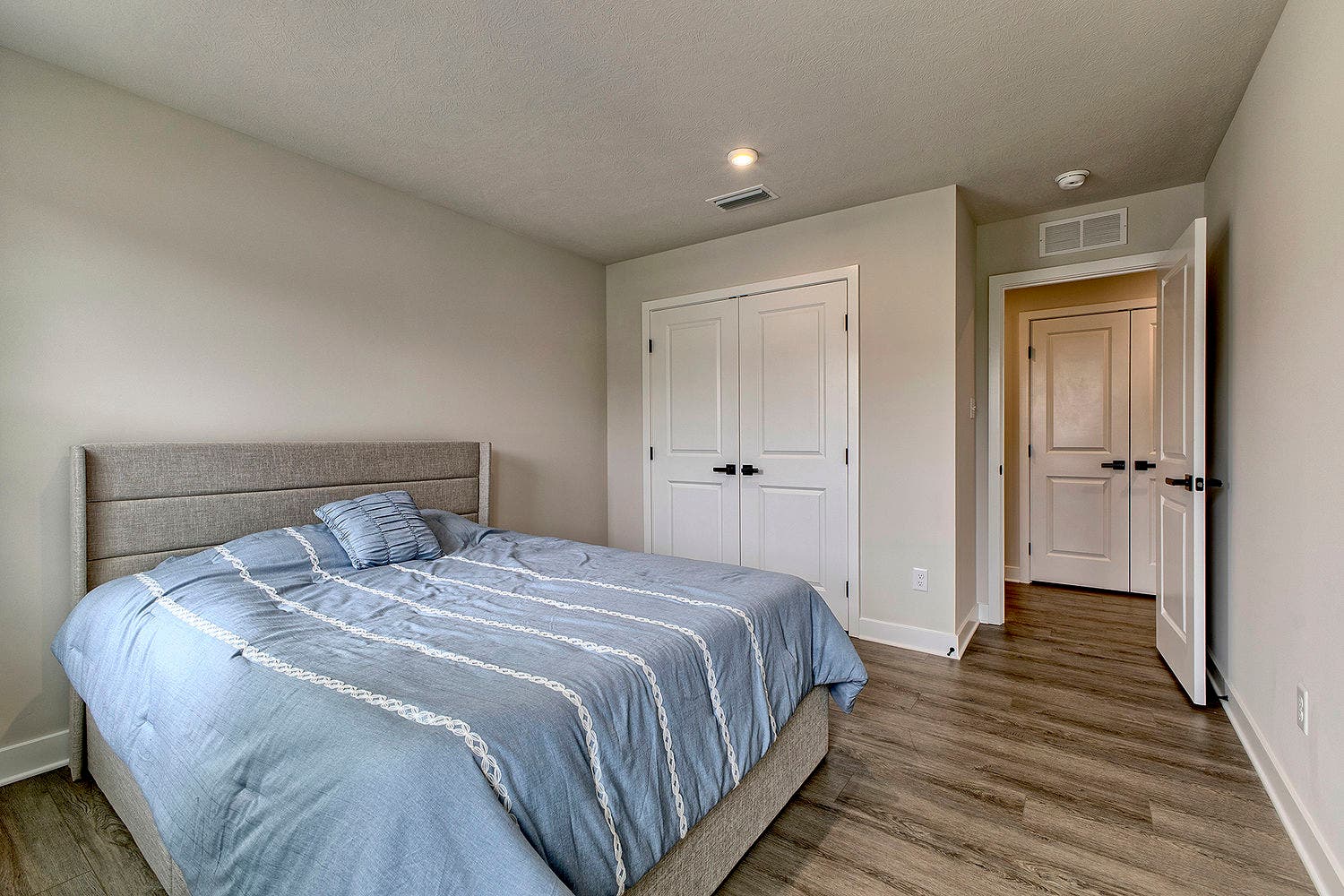 5002 Wellington Ct, Jeannette, PA 15644