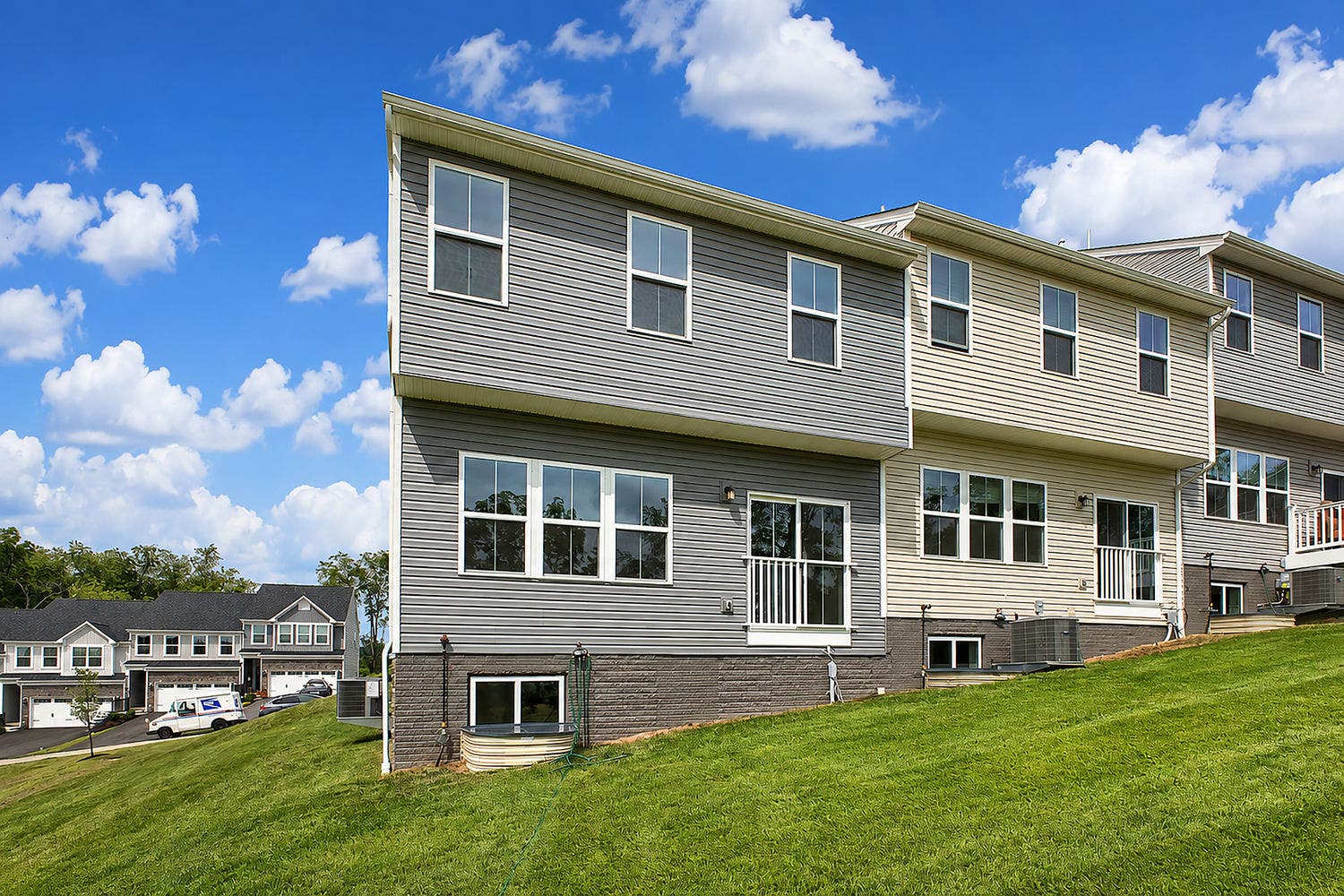 5002 Wellington Ct, Jeannette, PA 15644