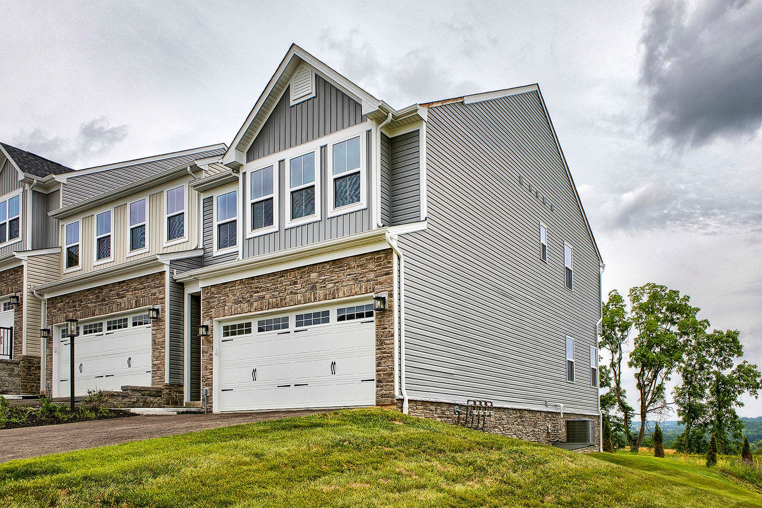 5002 Wellington Ct, Jeannette, PA 15644