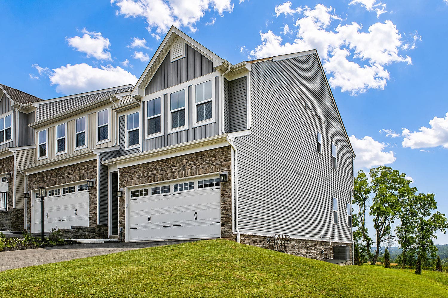 5002 Wellington Ct, Jeannette, PA 15644