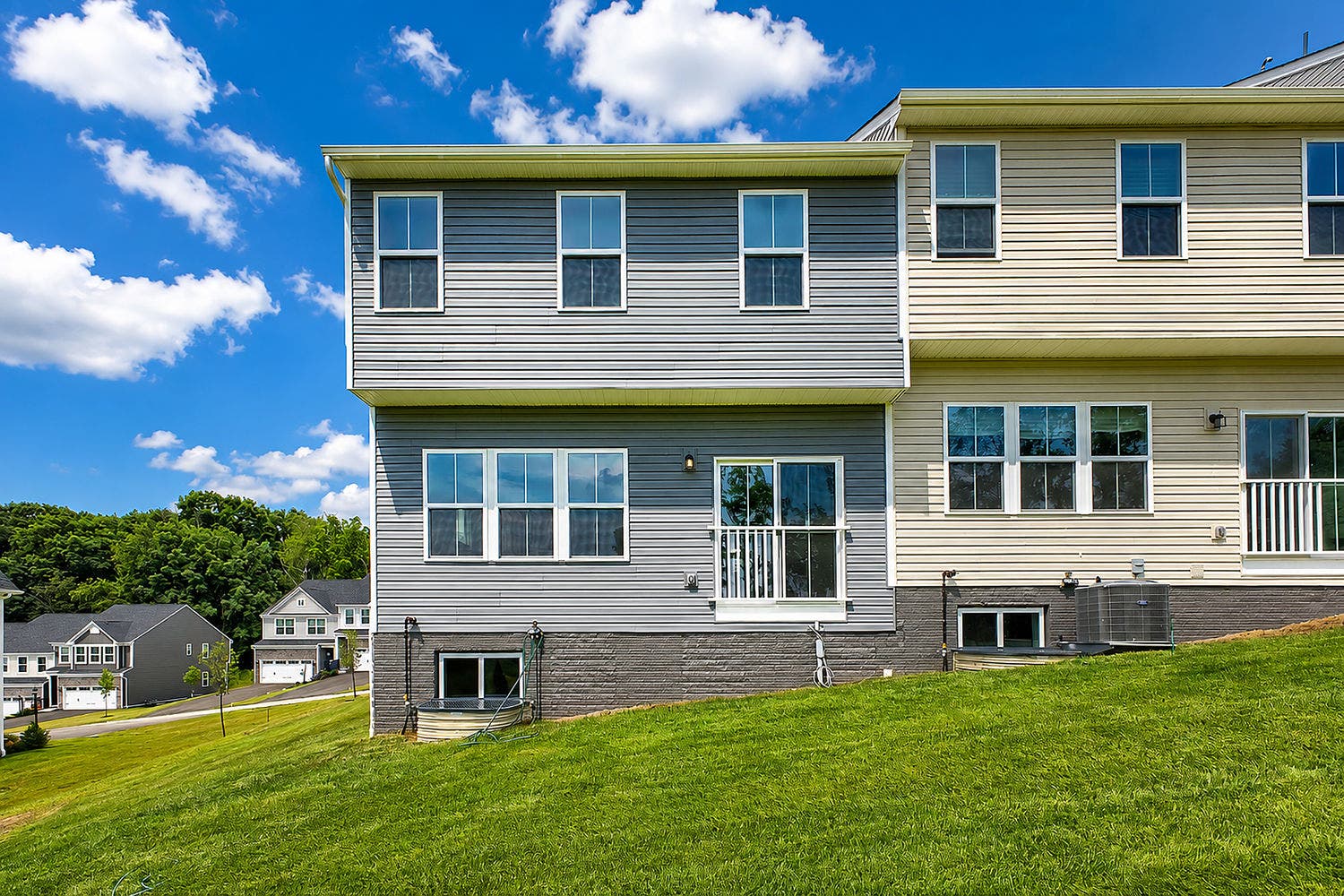 5002 Wellington Ct, Jeannette, PA 15644