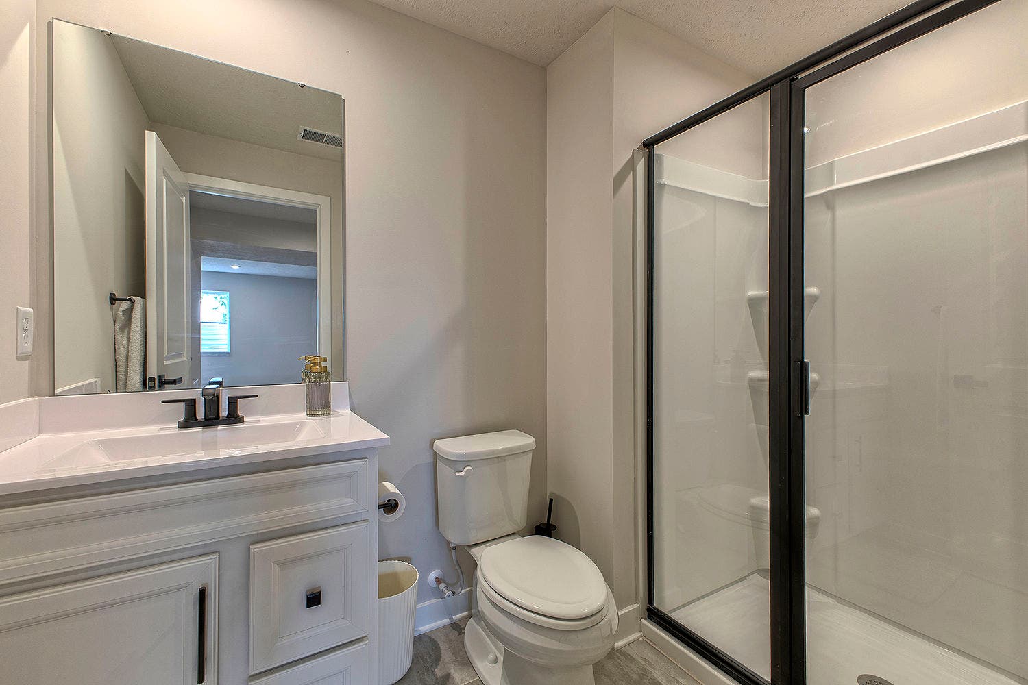 5002 Wellington Ct, Jeannette, PA 15644