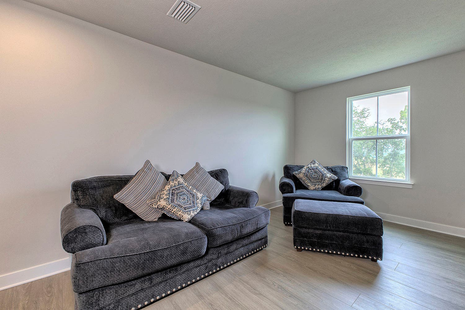 5002 Wellington Ct, Jeannette, PA 15644