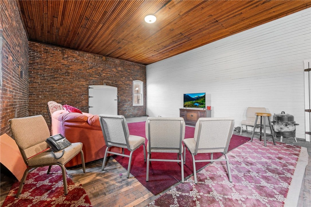 65 N Gallatin Ave, Uniontown, PA 15401