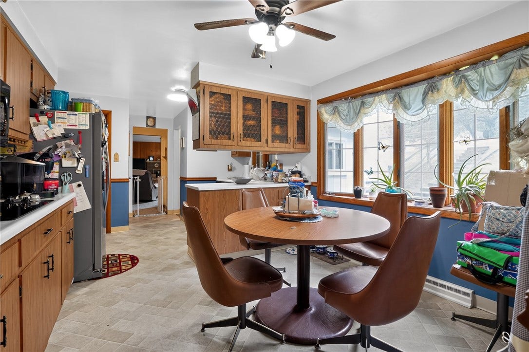 37 Millersdale Rd, Jeannette, PA 15644