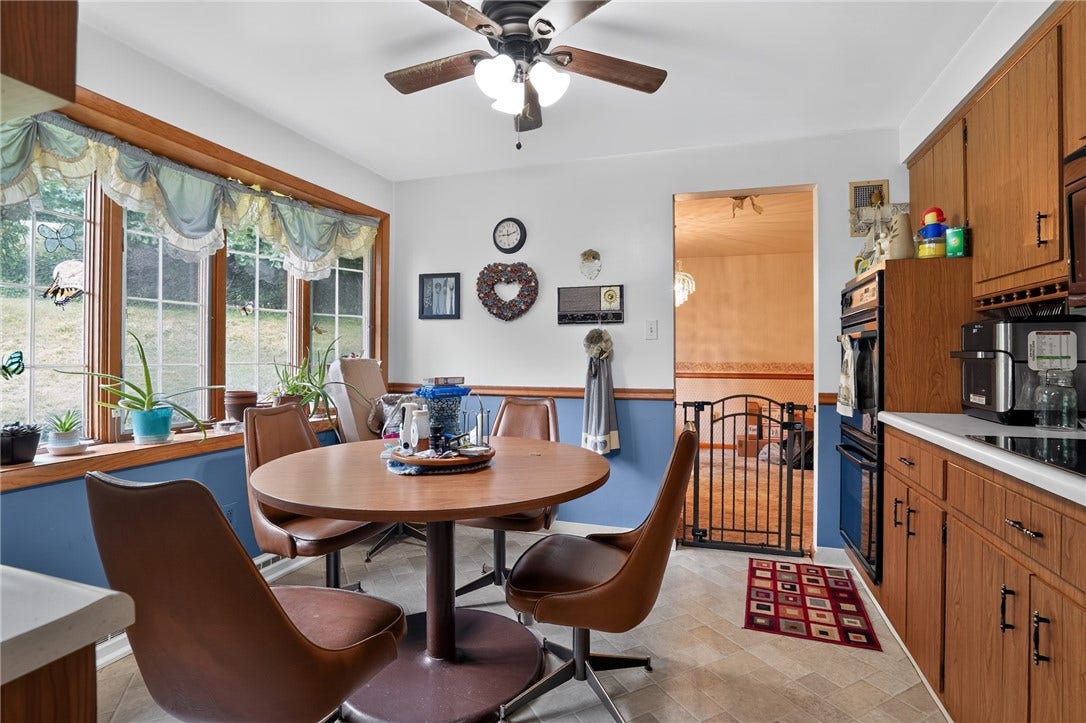 37 Millersdale Rd, Jeannette, PA 15644