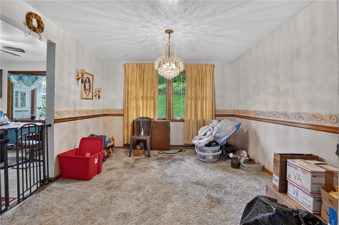 37 Millersdale Rd, Jeannette, PA 15644