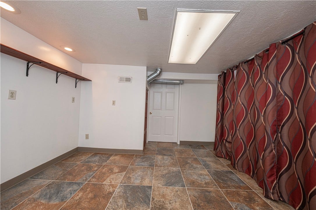 1112 S Hewitt Ave, Washington, PA 15301