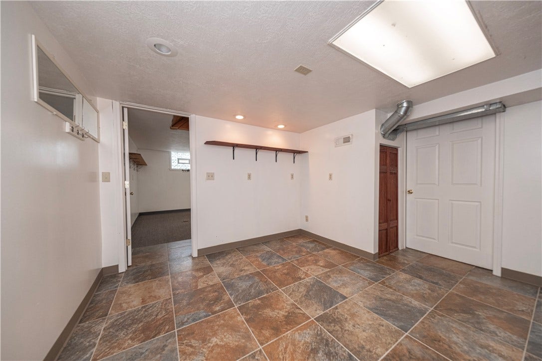 1112 S Hewitt Ave, Washington, PA 15301