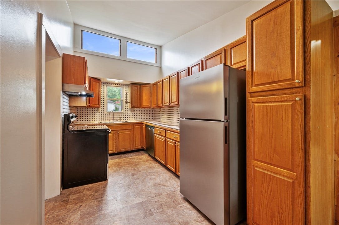 82 E Katherine Ave, Washington, PA 15301 Tall ceilings!