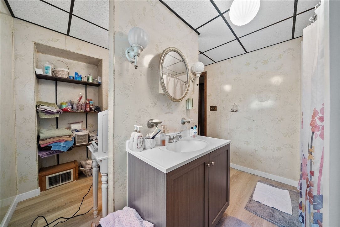 192 Lawrence Ave, Washington, PA 15301