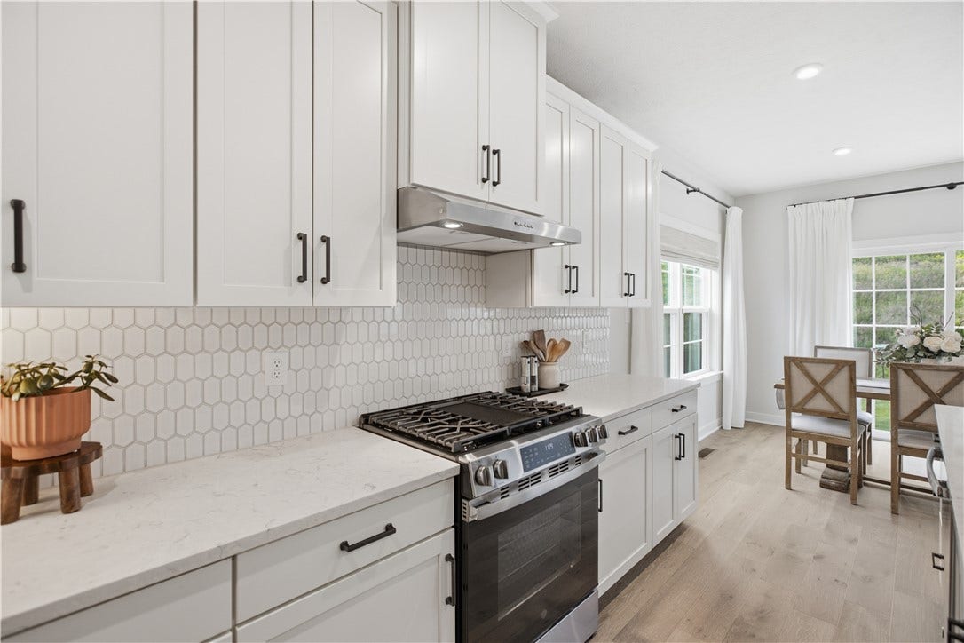 337 Red Bud Ln, Washington, PA 15301