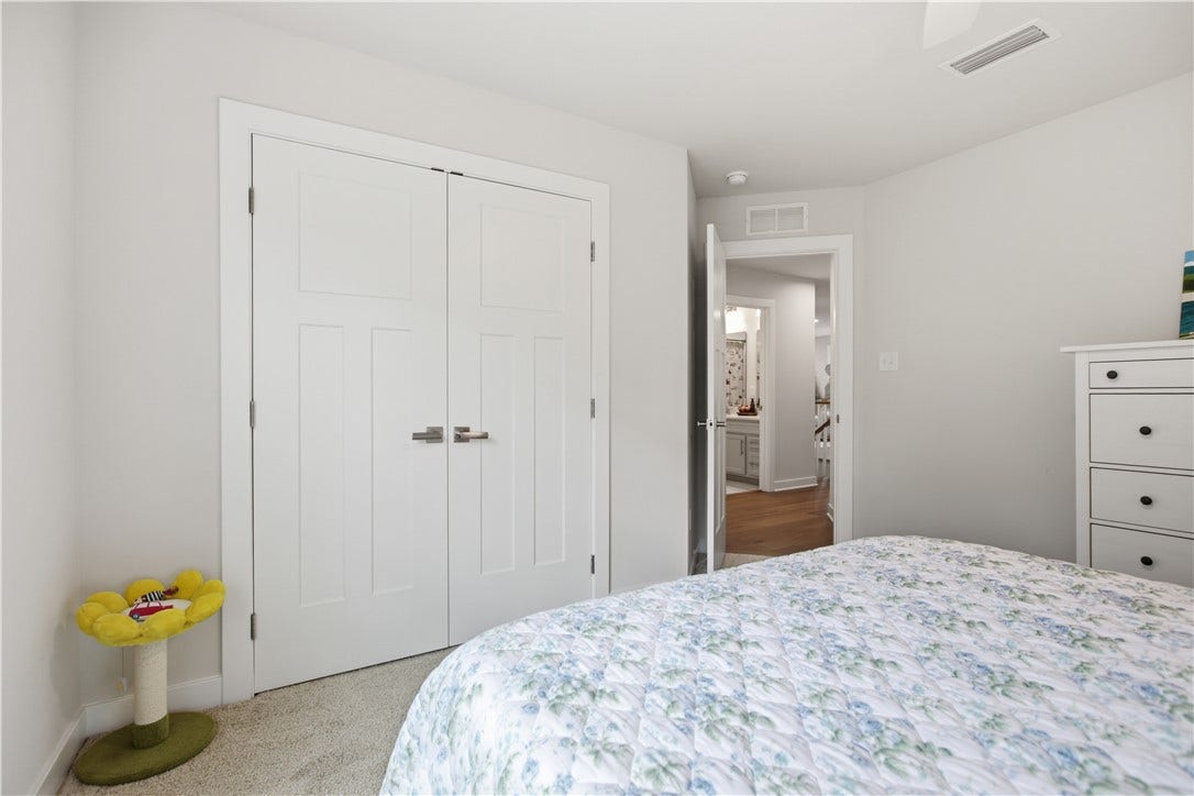337 Red Bud Ln, Washington, PA 15301