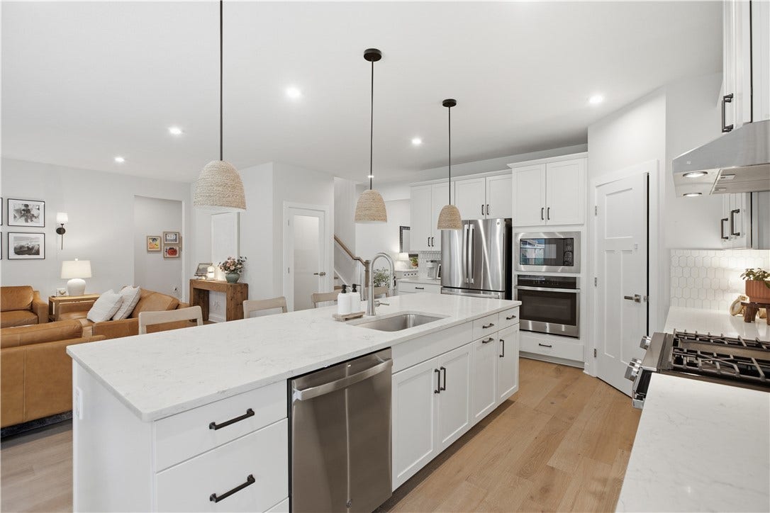 337 Red Bud Ln, Washington, PA 15301