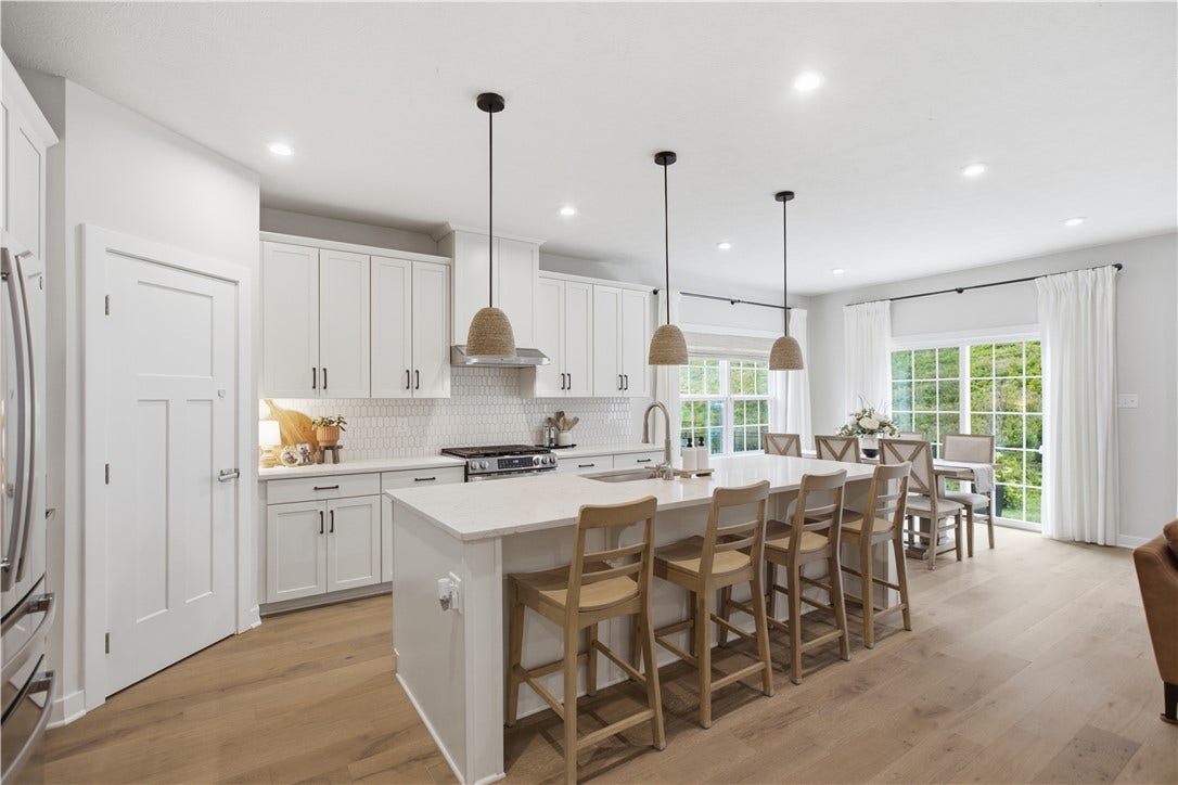 337 Red Bud Ln, Washington, PA 15301