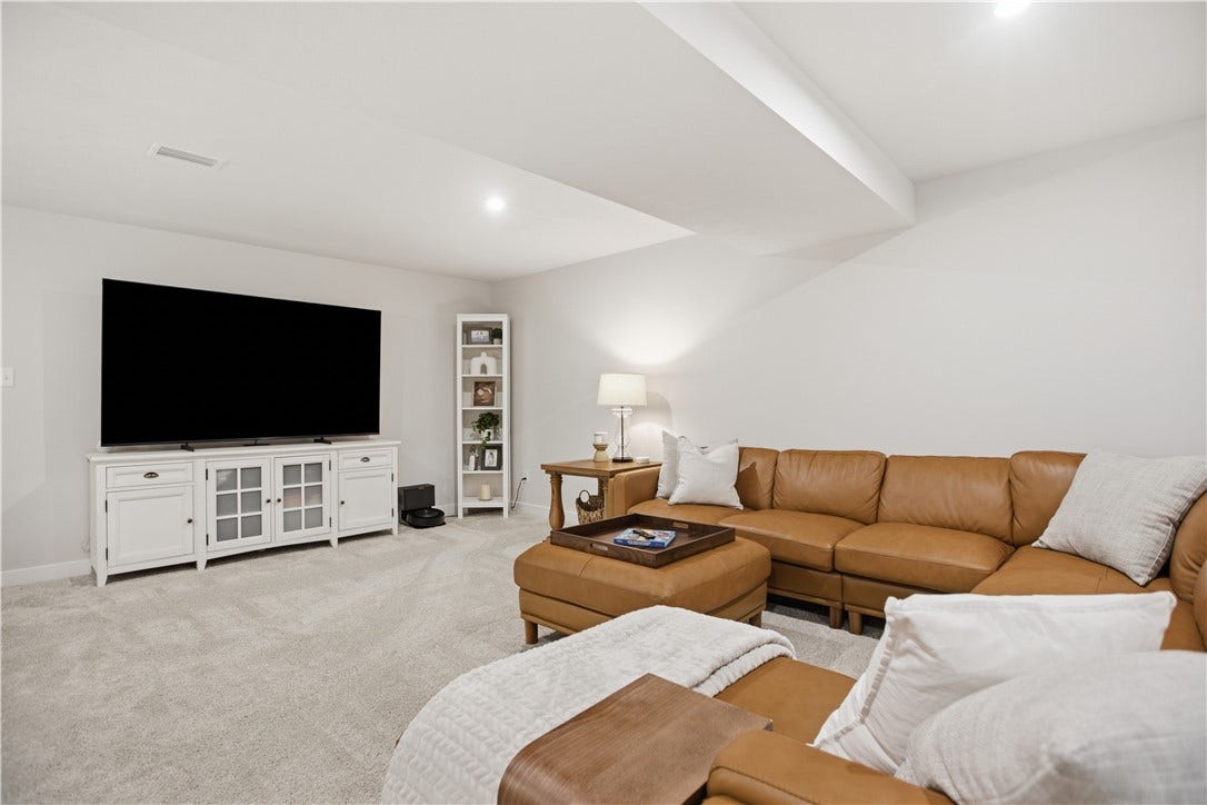 337 Red Bud Ln, Washington, PA 15301