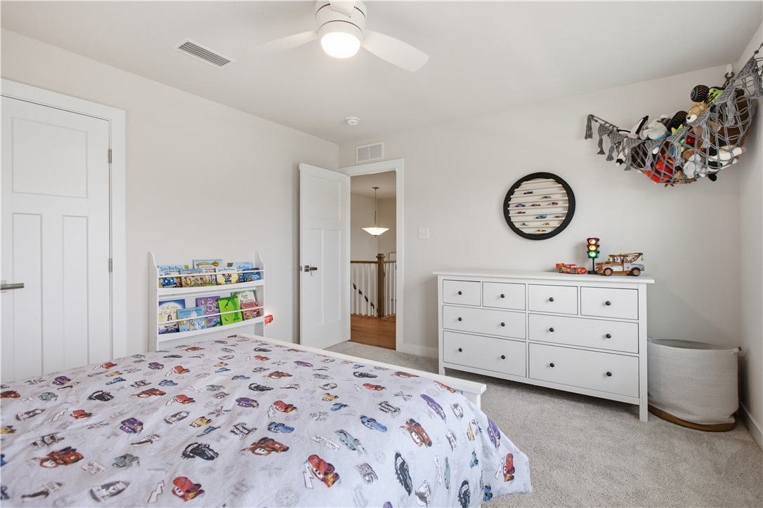 337 Red Bud Ln, Washington, PA 15301