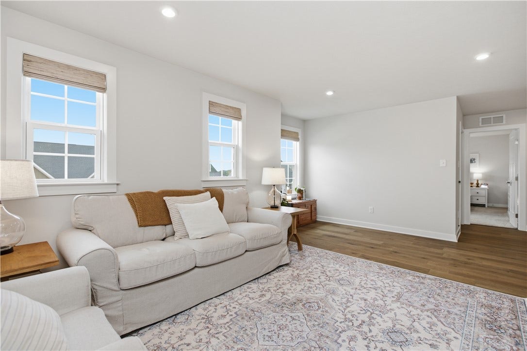 337 Red Bud Ln, Washington, PA 15301