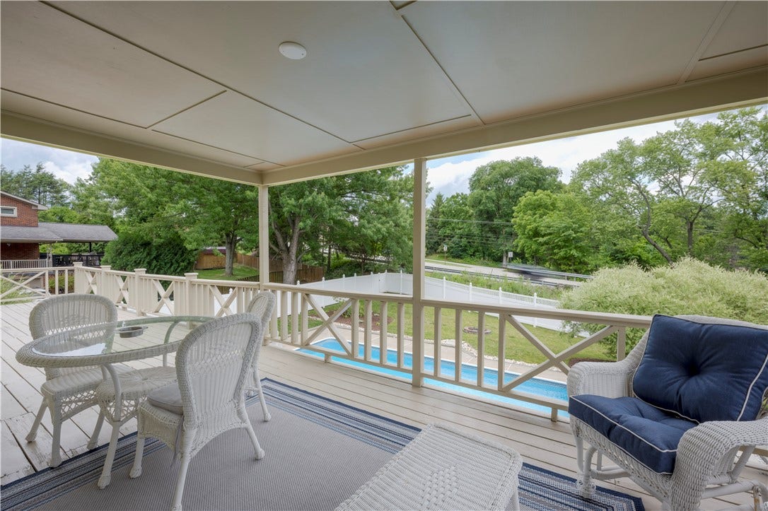 241 Laurel Dr, Greensburg, PA 15601