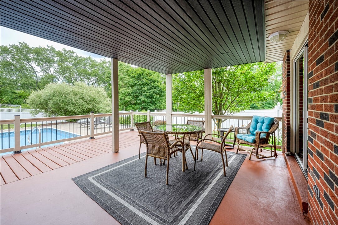 241 Laurel Dr, Greensburg, PA 15601
