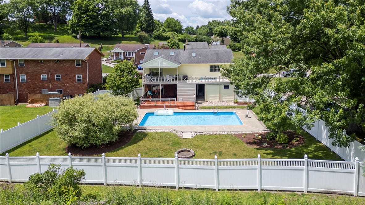 241 Laurel Dr, Greensburg, PA 15601